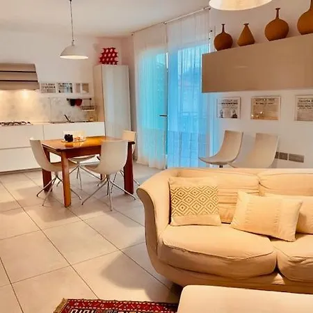 Apartment In Centro La Piazza